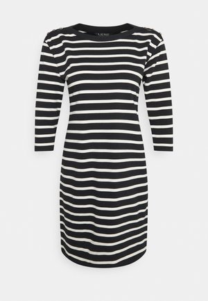 Schwarz-weißer horizontal gestreifter knielanger Kleid mit Dreiviertelärmeln und dekorativen Knöpfen an der Schulter.