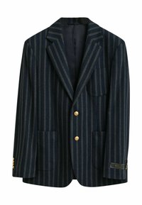 Blazer a righe navy con strisce verdi e rosse, due tasche frontali, bottoni dorati e un'etichetta con il logo sulla manica. Tessuto liscio e vestibilità su misura.