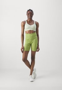 Nike Performance INDY BRA - Sports-BH-er med mye støtte - olive aura