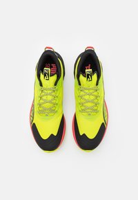 Puma ELECTRIFY NITRO 3 TR - Trail hardloopschoenen - lime pow/black/active red