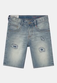 Jasnoniebieskie szorty dżinsowe z przetarciami na przednich udach, zapięcie na guzik, szlufki na pasek i kieszenie z przodu.