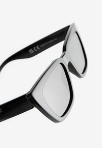 Next Akiniai nuo saulės - black