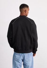 Champion Rochester FIELD OF PLAY - Užtrauktuku užsegamas treningas - black