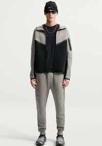 Niet geselecteerd, light army black total orange