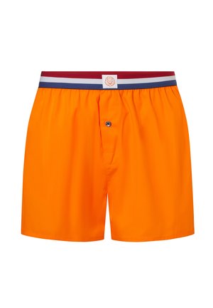 Leuchtend orangefarbene Herren-Boxershorts mit elastischem Bund, versehen mit roten, weißen und blauen Streifen und einem Löwenlogo-Patch mittig vorne.