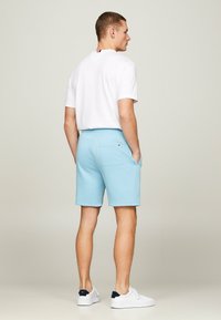 Tommy Hilfiger SMALL LOGO - Pantalones deportivos - sleepy blue