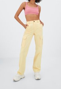 Stradivarius Kapsáče - yellow