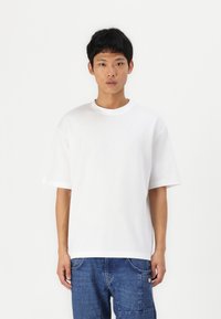 Selected Homme SLHLOOSEOSCAR O NECK TEE 3 PACK - T-shirt básica - oatmeal/white/black