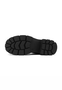 Sole di scarpa in gomma nera con motivo a battistrada profondo, caratterizzata da forme esagonali e triangolari per un miglior grip e durata.