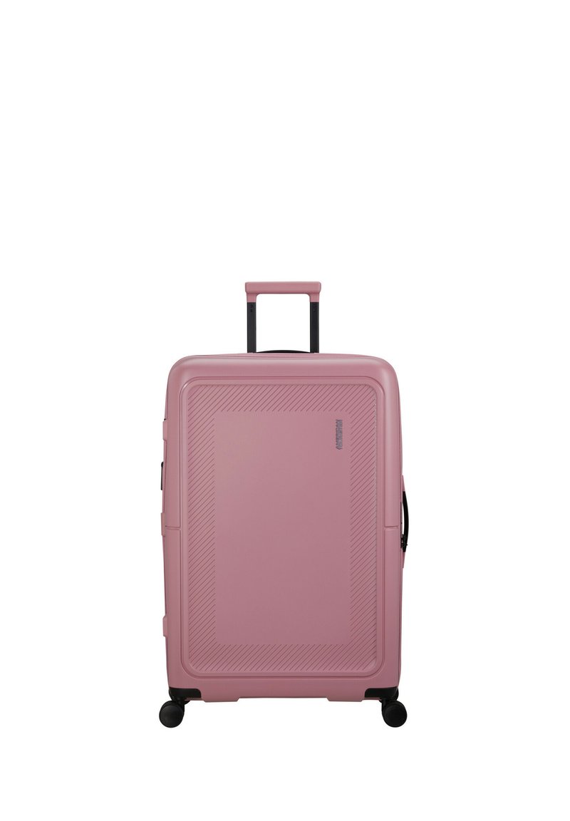 Valigia rigida rosa con quattro ruote girevoli nere e un manico telescopico estensibile, vista frontale.