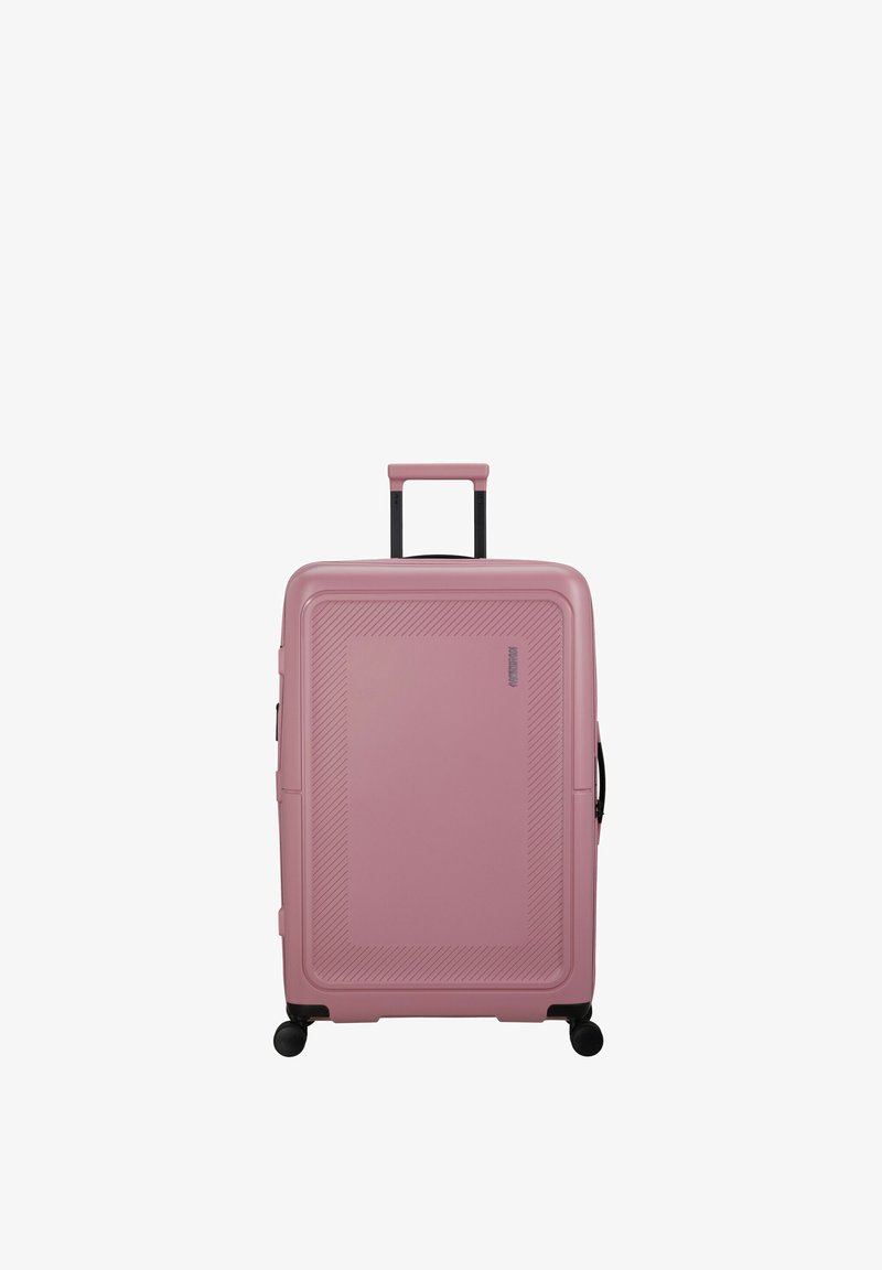 Valigia rigida rosa con quattro ruote girevoli nere e un manico telescopico estensibile, vista frontale.