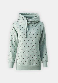 Sudadera con capucha de color verde menta y cuello vuelto, con un patrón repetido de pequeños conos rojos y verdes. Fabricada con un tejido suave y texturizado.