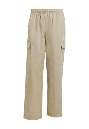 Pantalons cargo beiges avec une taille élastique, deux poches cargo latérales et un petit logo brodé à l'avant. Texture de tissu lisse.