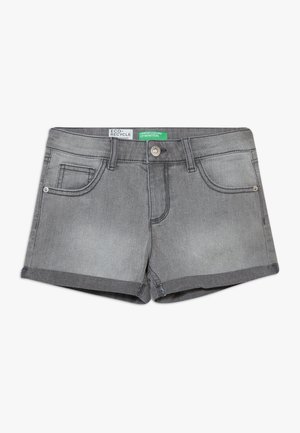 Szare szorty jeansowe z podwiniętymi nogawkami, przednim guzikiem, szlufkami na pasek i dwoma przednimi kieszeniami, oznaczone jako eco-recycle przez United Colors of Benetton.