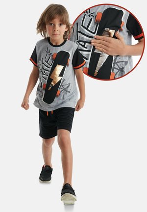 SET THUNDER SKATE - Shorts - grau