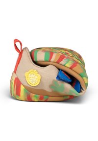 Baskets pliées pour enfants avec semelle tie-dye multicolore, dessus en tissu beige, boucle de talon orange et patch logo sur le côté.