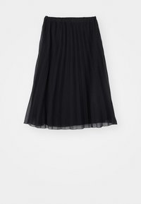 Jupe plissée noire en tissu transparent, avec une taille élastique. Sa conception fluide s'étend jusqu'à la mi-mollet, mettant en valeur des plis verticaux.