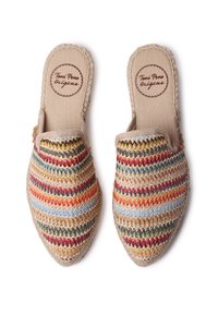 Chaussons espadrilles tissés avec une semelle plate, un motif zigzag multicolore et une tige en fibre naturelle beige avec des détails de couture subtils.