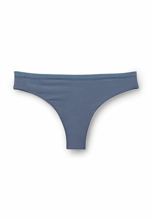 Tanga de algodón azul con una textura suave, que presenta una cinturilla estrecha y un diseño de cobertura mínima. Sin patrones ni acentos adicionales.