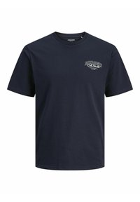 Camiseta de algodón azul marino de manga corta, con un pequeño logotipo blanco en el lado izquierdo del pecho. Cuello redondo y corte clásico.