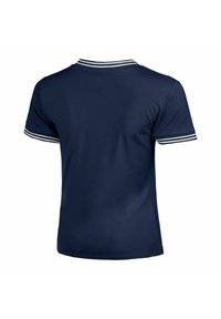 Polo de color azul marino con un diseño simple, mangas cortas y un collar clásico con acentos de rayas blancas a lo largo del collar y las mangas.