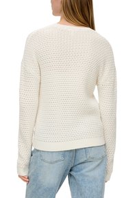 QS MIT MUSTER - Strickpullover - creme
