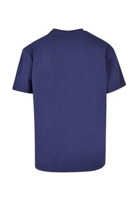 Marineblå bomulds t-shirt med korte ærmer, rund halsudskæring og lige kant. Ingen synlige mønstre eller detaljer. Bagview kun.