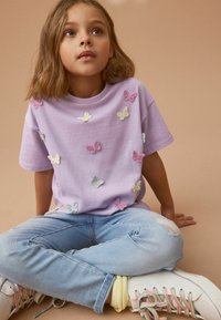 Next REGULAR FIT - Camiseta estampada - lilac purple