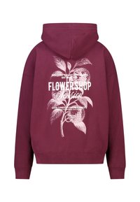 Viininpunainen huppari, jossa on edessä kengurutasku, valkoiset kukka- ja tekstikuvioinnit takana, pehmeä kangas ja kiristysnyörit hupussa.