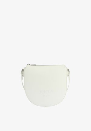 Bolso de hombro blanco con una silueta redondeada, hecho de material texturizado. Presenta un cierre con cremallera y el logo grabado "JOOP! JEANS".