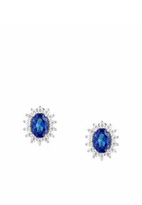 Gemme ovali blu circondate da cristalli trasparenti circolari, montate in metallo tono argento. Presentano superfici sfaccettate e un design floreale.