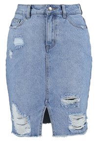 Světle modrá roztrhaná džínsová sukně s předním rozparkem, zapínáním na knoflíky a roztržením na levé a pravé straně.
