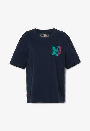 Granatowy, krótki rękaw T-shirt Timberland z turkusowo-różową grafiką na lewej piersi z napisem "Out Here Since 1973".