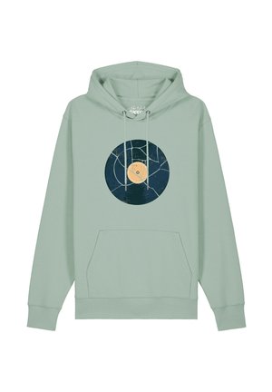 Sweat à capuche vert clair avec poche frontale et un motif de disque vinyl fissuré en bleu foncé et beige sur la poitrine.