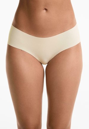 Beige sömlös hipsterunderkläder med en slät, mjuk textur och ett lågt midjeband, med en enkel design utan synliga sömmar.
