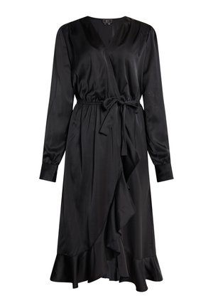 Robe enveloppante en satin noir avec des manches longues, un décolleté en V, une taille froncée et un ourlet volants. Texture lisse avec une silhouette fluide.