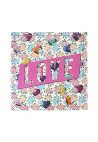 Biglietto rosa brillante con testo "LOVE" ritagliato, circondato da un motivo floreale con cuori colorati in varie tonalità su uno sfondo chiaro.