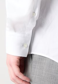 Thumbnail Image 9