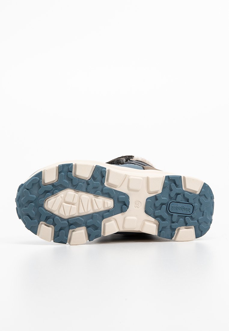 Schwarze und graue Sport Schuhsohle mit einem strukturierten blauen Gummimuster und beigem Zwischensohle, ausgestattet mit robusten Profilen für Grip.