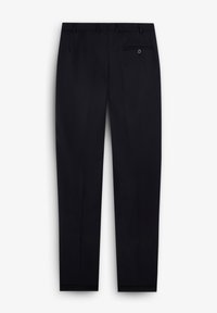 Pantalones negros ajustados fabricados con una tela suave. Presentan un frente plano, presillas para cinturón y un bolsillo trasero individual con cierre de botón.