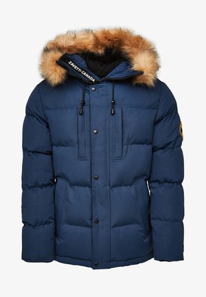 Tumši zils pūkains mētelis ar noņemamu mākslīgās kažokādas kapuci, biezs pildījums, priekšējie pielikšanas pogas un divas krūšu kabatas.