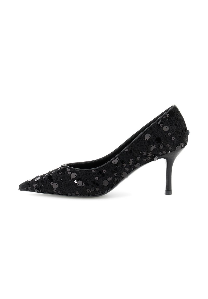 Scarpe con tacco stiletto a punta nera per donna, rivestite di paillettes, mostrate in profilo laterale su sfondo bianco.