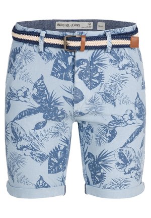 Shorts de mezclilla de color azul claro con un estampado de hojas y flores tropicales. Presentan un cinturón trenzado en color navy con acentos en marrón. Dobladillos enrollados.