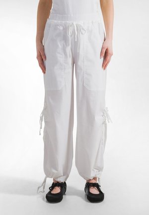 MAGNUM - Housut - white