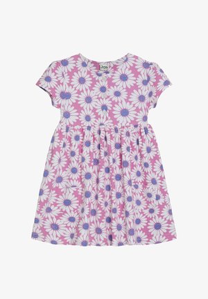Blumenkleid aus weichem Stoff, mit kurzen Ärmeln, einem runden Halsausschnitt, einem rosa Grundton mit weißen Gänseblümchen und blauen Mittelpunkten sowie einem gerafften Rock.