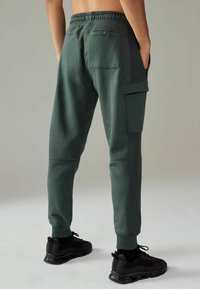 Next 2 PACK - Reisitaskuhousut - black khaki