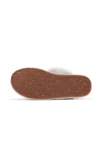 Semelle extérieure en caoutchouc brun avec un grip à motif. Matériau blanc doux et pelucheux au-dessus. Forme arrondie sans accents visibles ni détails matériels.