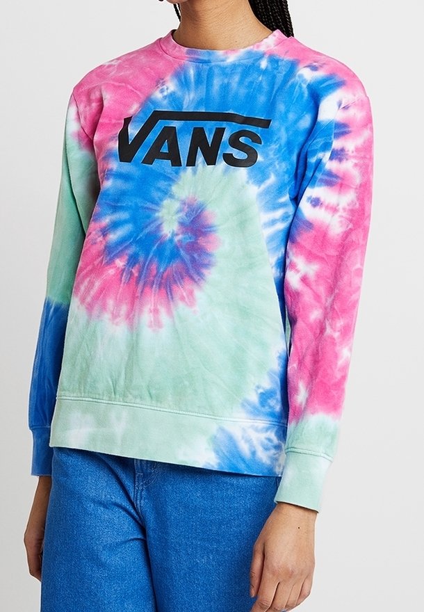 Multifarvet tie-dye sweatshirt med pink, blå og grønne nuancer, rund halsudskæring og sort "VANS" logo på fronten. Blød tekstur.