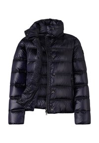 Granatowa kurtka puchowa z wysokim kołnierzem, pikowanym wzorem, błyszczącą powierzchnią, zamkiem błyskawicznym oraz zatrzaskami. Wnętrze ma strukturalne wykończenie.