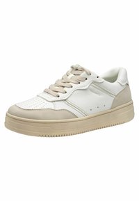 Sneaker bianco e beige realizzato in pelle e camoscio, caratterizzato da punta perforata, lacci piatti e suola in gomma testurizzata.